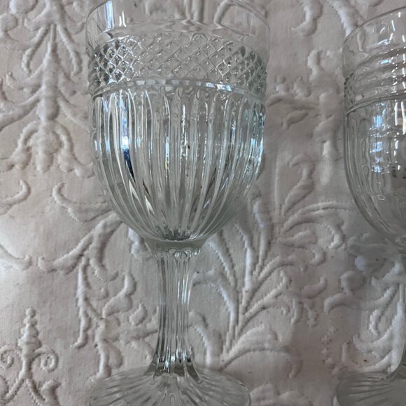Pair of Vtg Libbey Radiant Water Goblets Clear Footed Diamond Vertical Cut - Picture 3 of 5